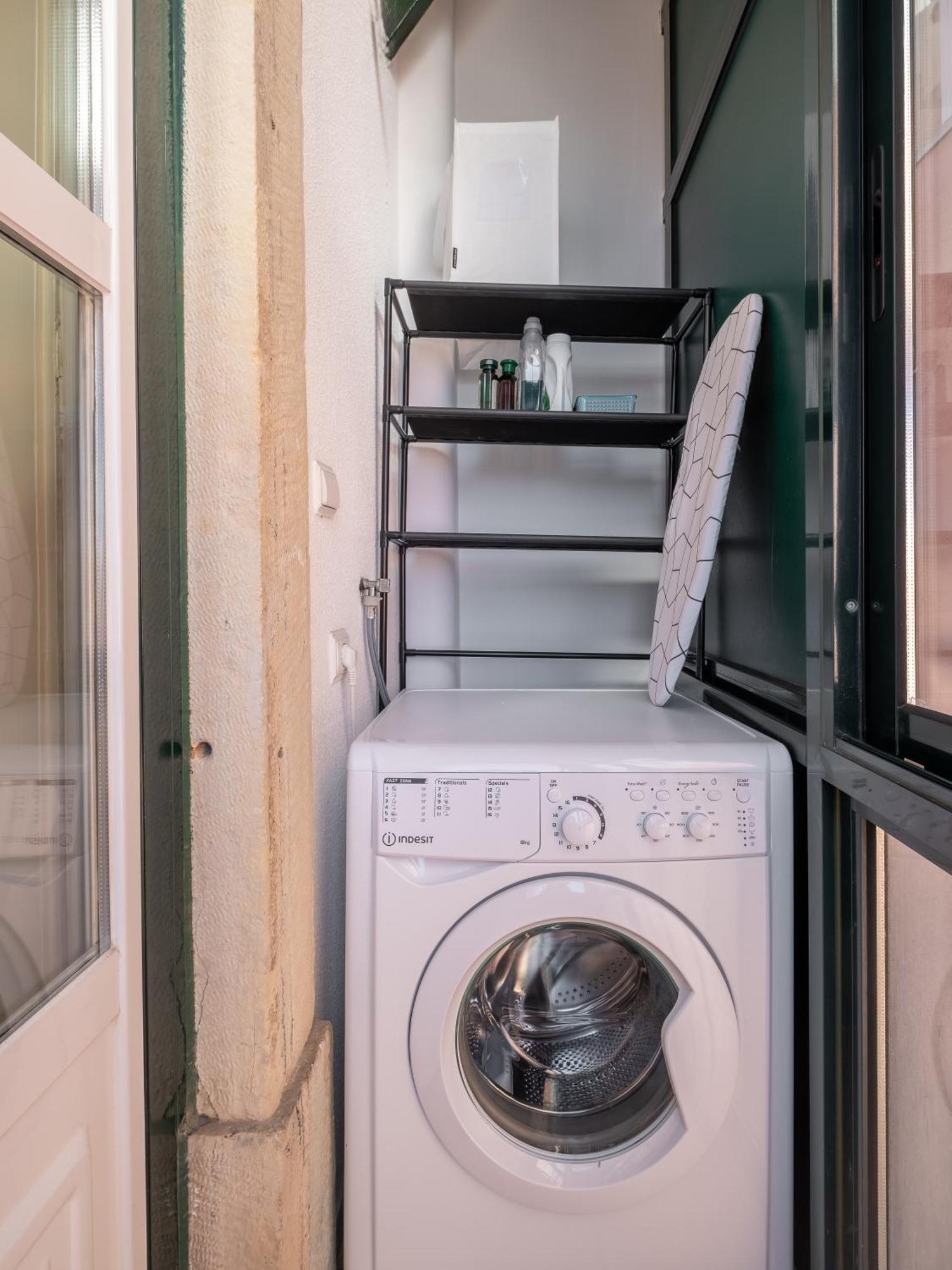 Cool Apartment Near Alfama Lisbona Esterno foto